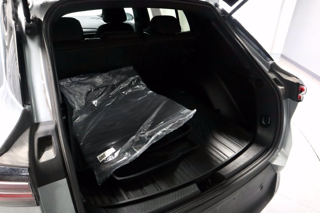 Used 2025 Chevrolet Equinox EV LT w/ Comfort Package FWD image 13