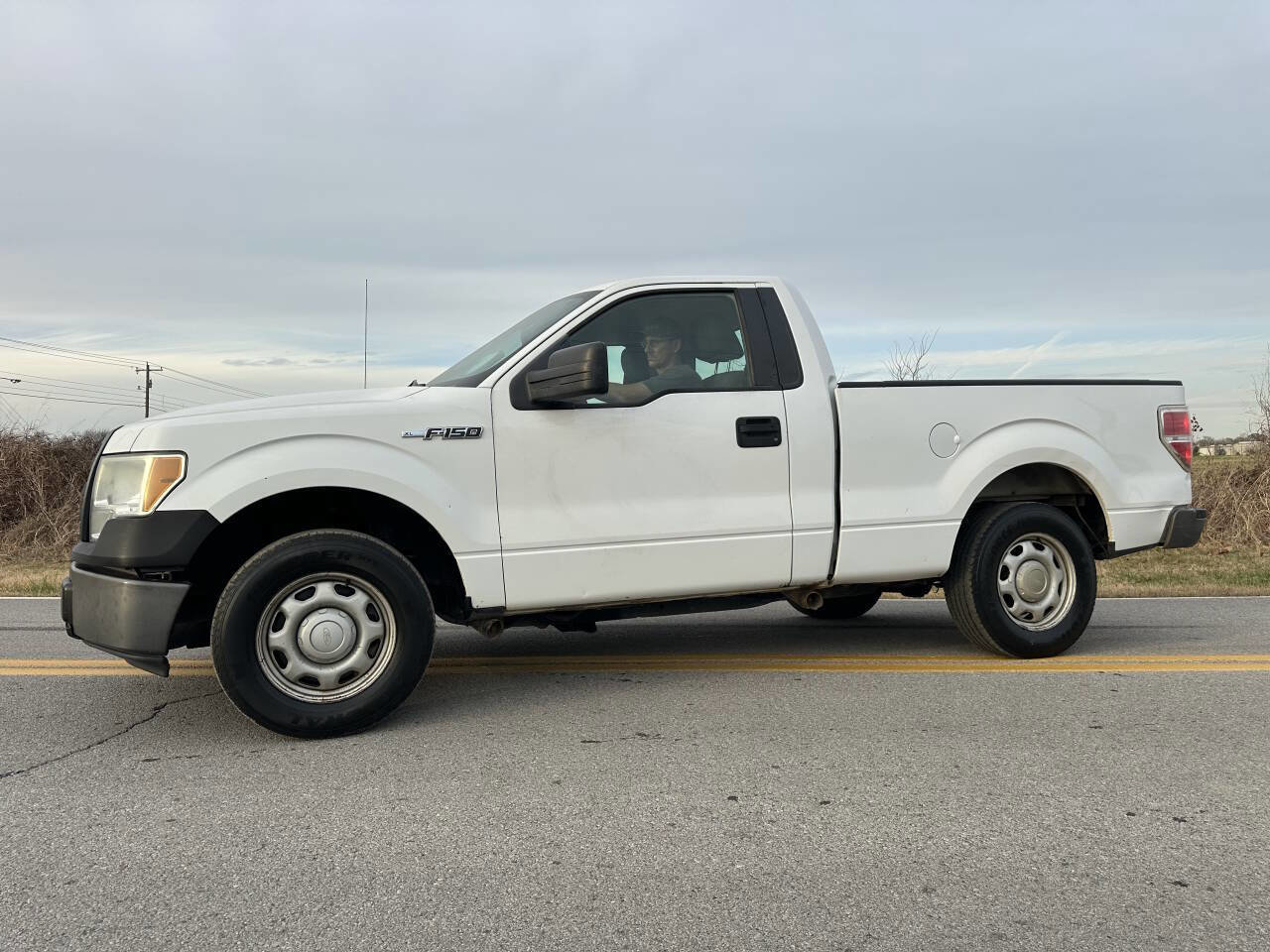 Used 2010 Ford F150 STX image 2
