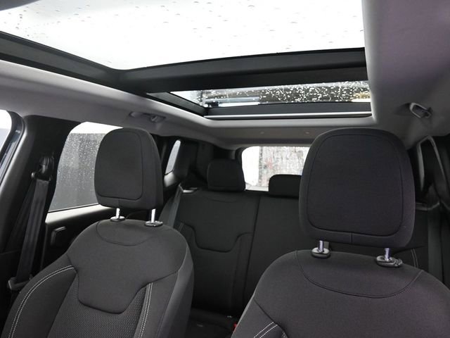 Used 2023 Jeep Renegade Latitude w/ Sun/Sound Group image 31