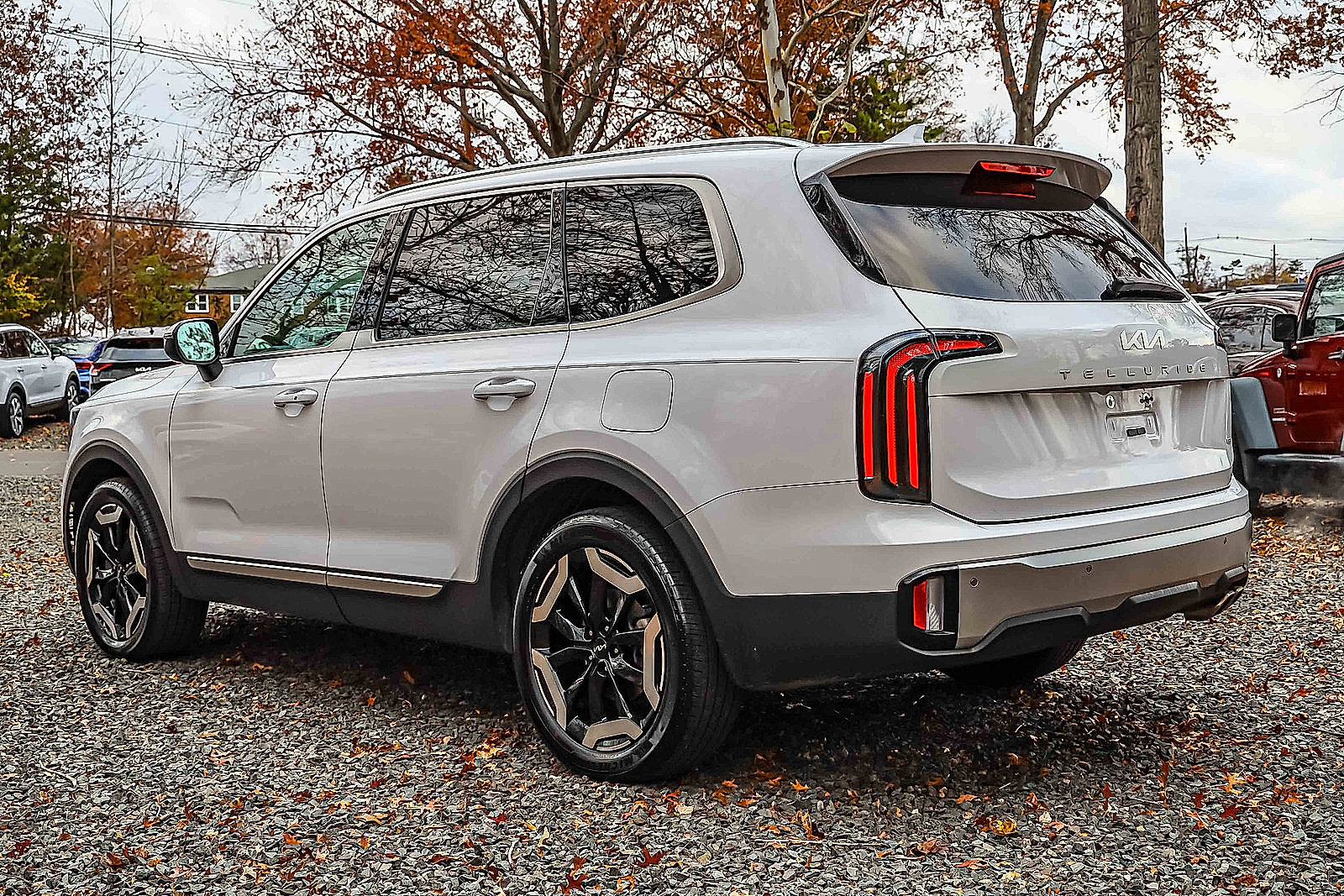 Used 2023 Kia Telluride EX w/ EX Captain's Chair Package image 4