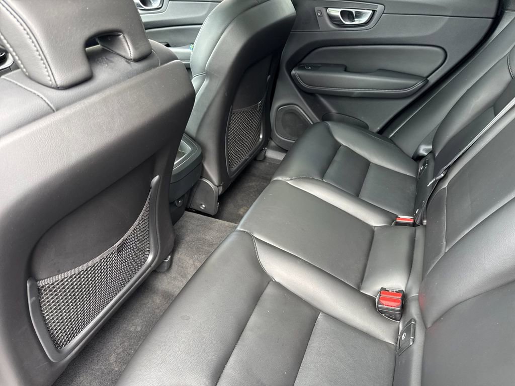 Certified 2025 Volvo XC60 B5 Core image 11