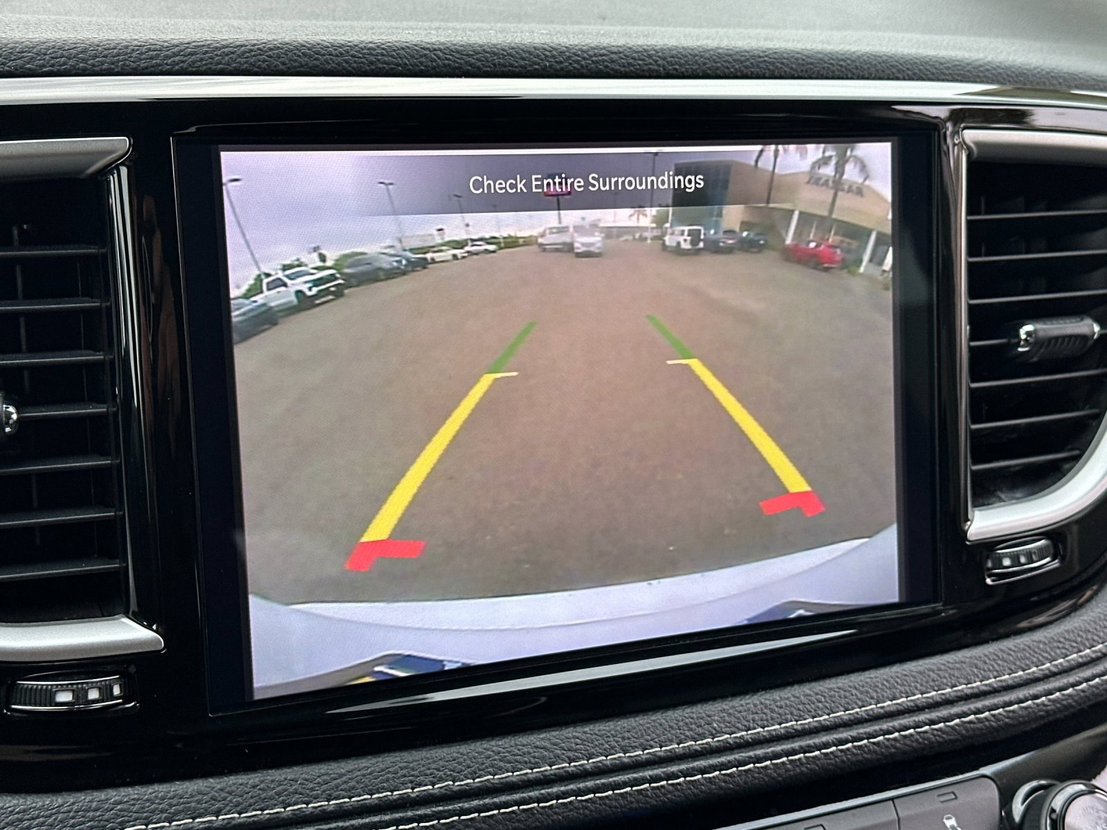 Used 2023 Chrysler Pacifica Touring-L image 19