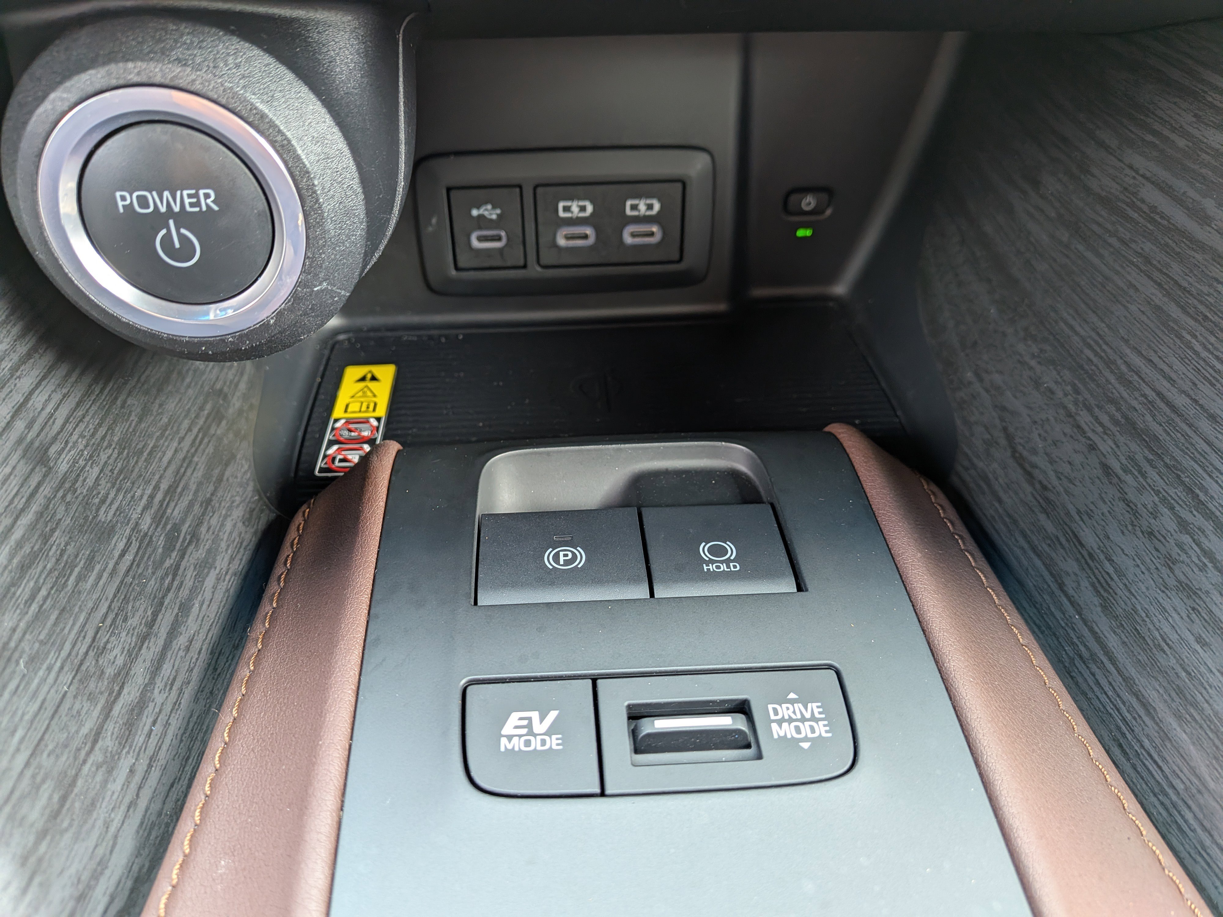 Used 2024 Toyota Venza XLE image 32