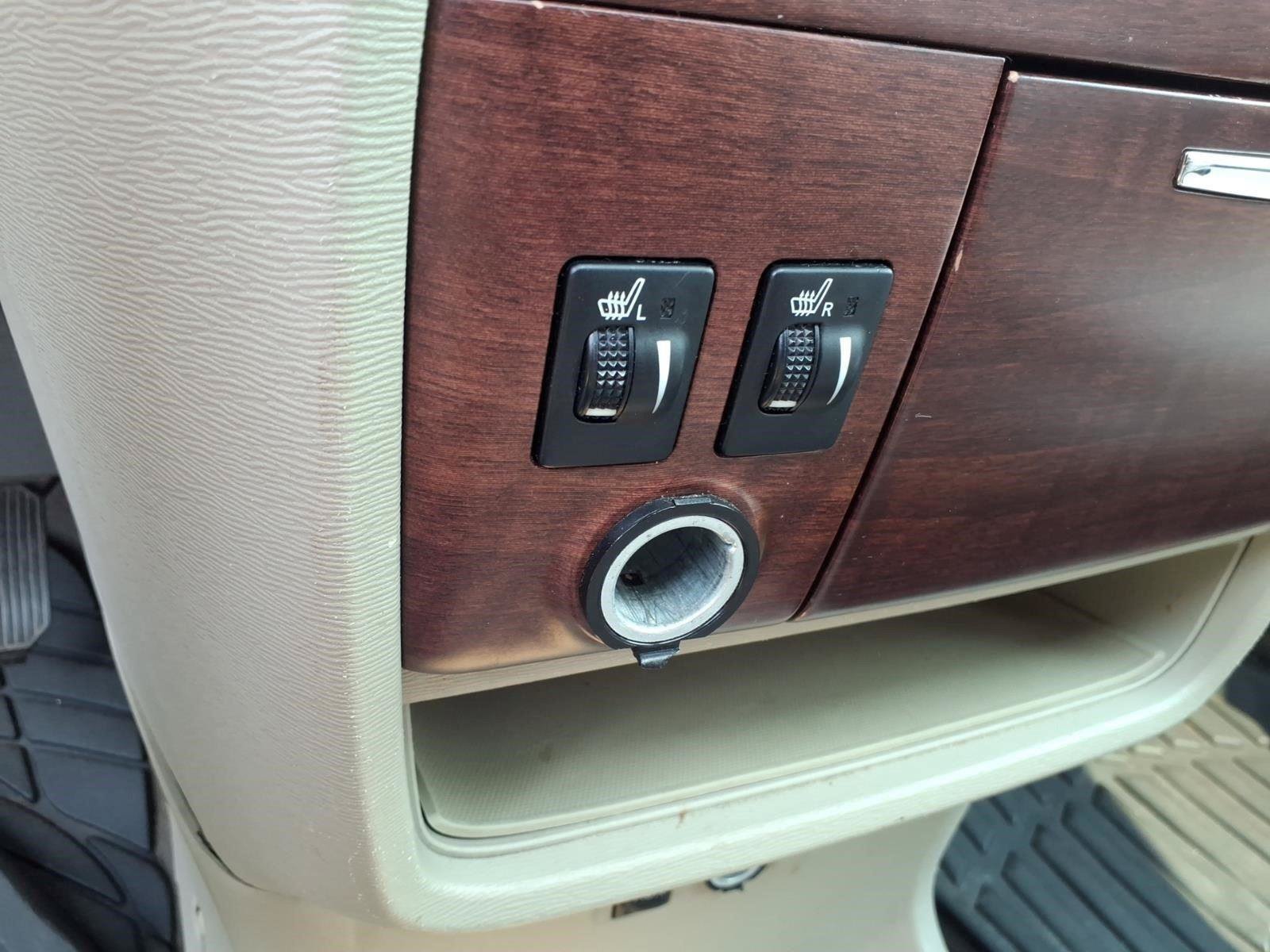 Used 2013 Toyota Sienna XLE FWD image 24