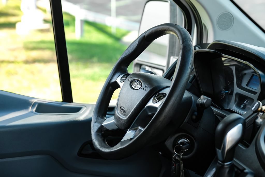 Used 2019 Ford Transit 250 130 Low Roof RWD image 10