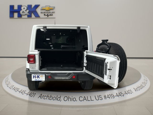 Used 2024 Jeep Wrangler Unlimited Sahara w/ Technology Group AWD/4WD image 7