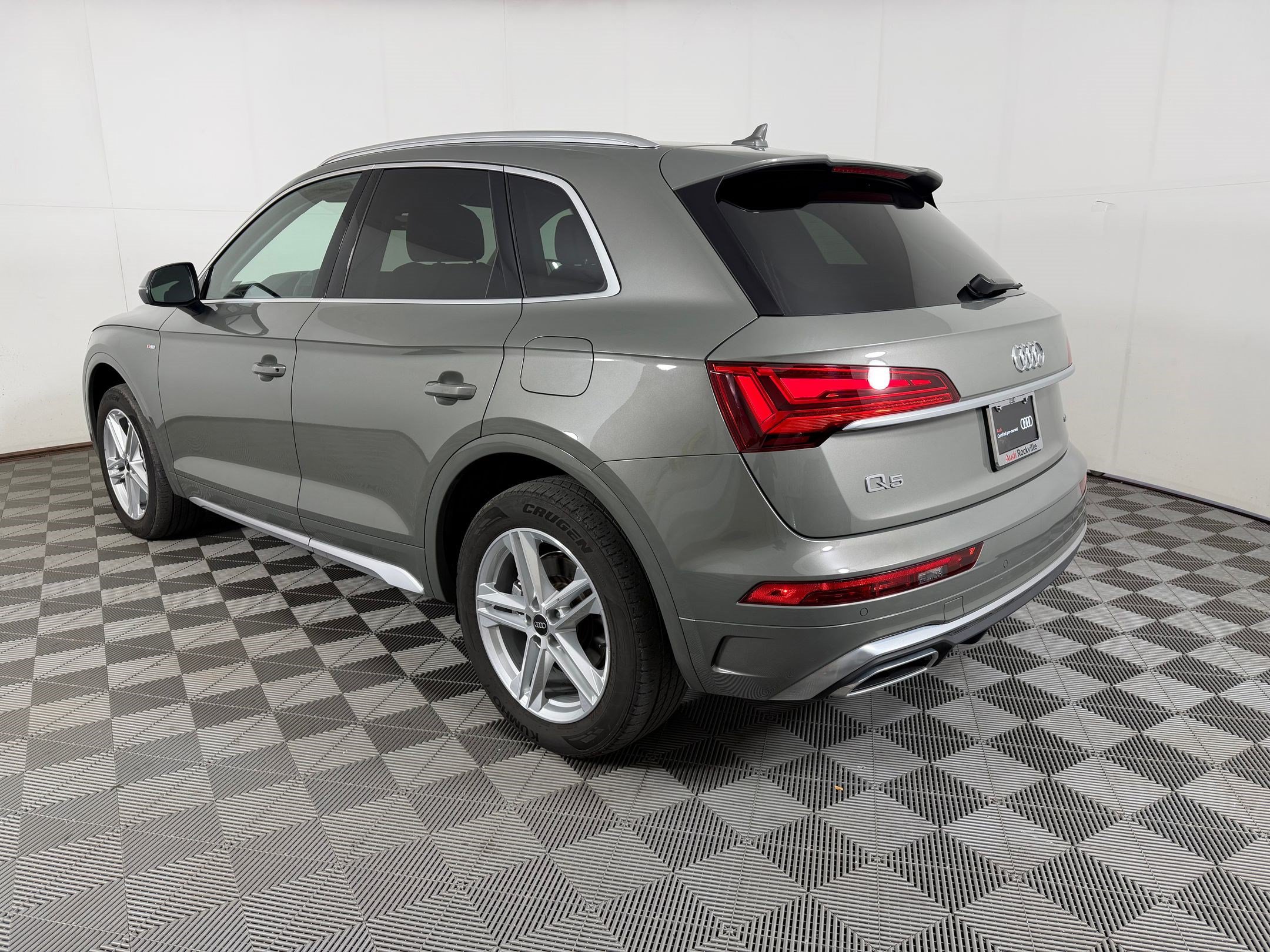 Used 2023 Audi Q5 e Premium Plus w/ Premium Plus Package AWD/4WD image 3