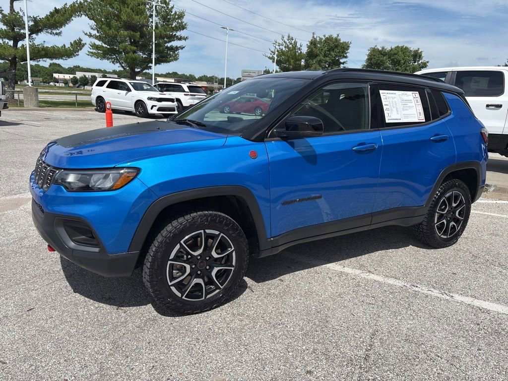 Used 2025 Jeep Compass Trailhawk AWD/4WD image 10