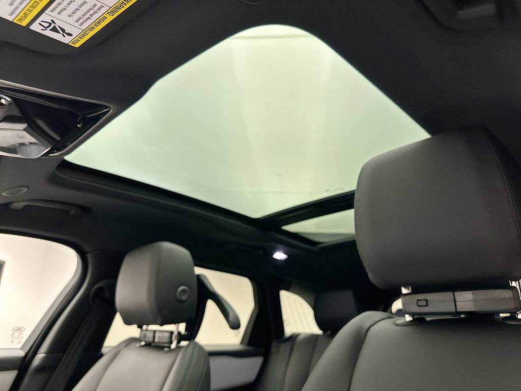 New 2026 Land Rover Range Rover Velar Dynamic SE image 10