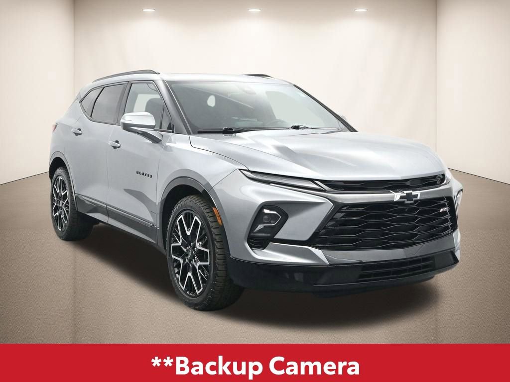 Used 2023 Chevrolet Blazer RS w/ Driver Confidence II Package FWD image 4