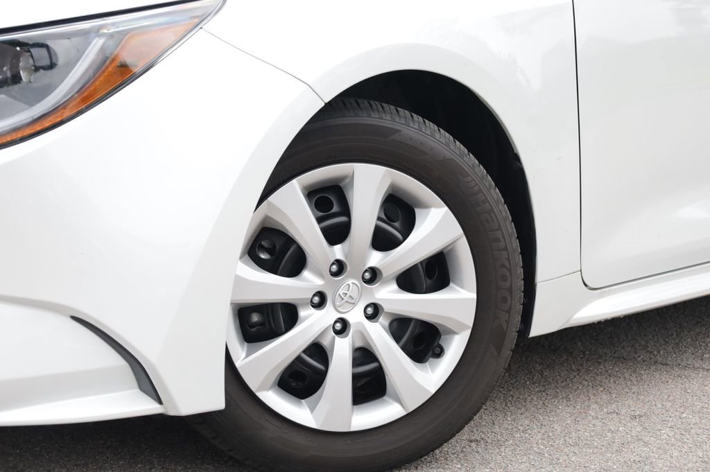 Used 2026 Toyota Corolla LE FWD image 16