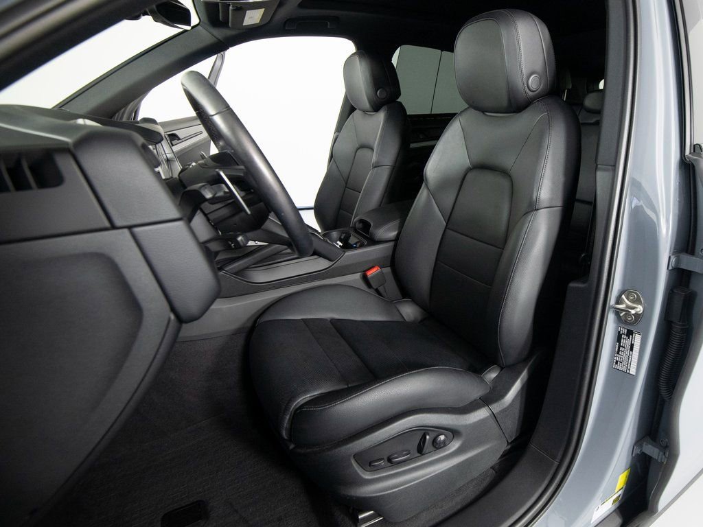Certified 2024 Porsche Cayenne image 5