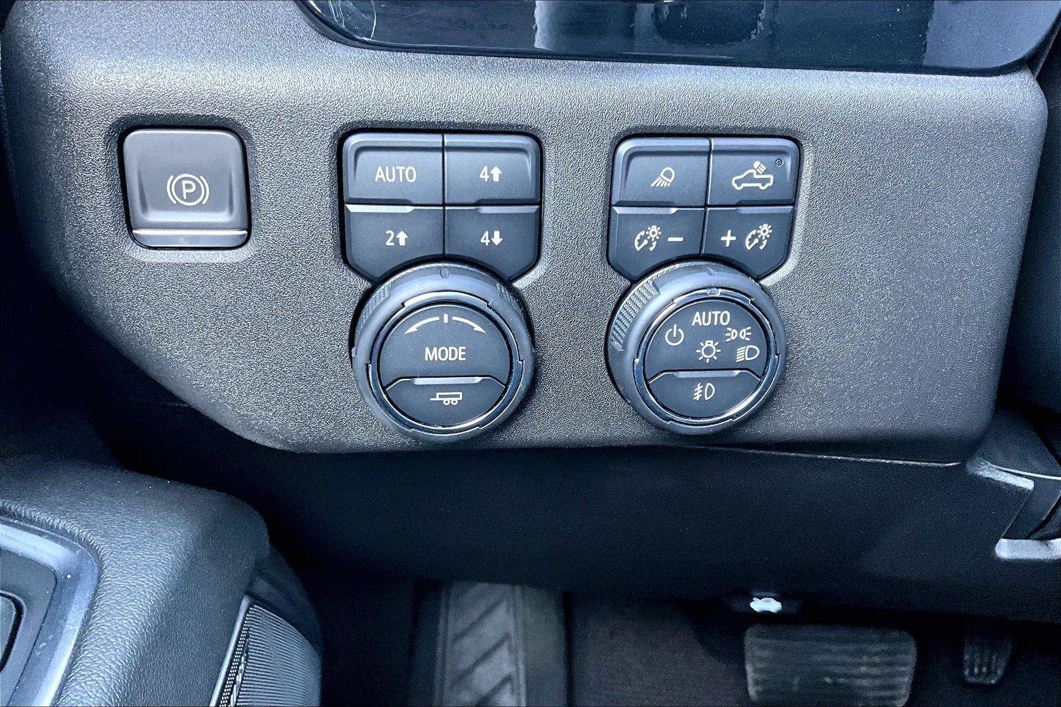 Used 2024 Chevrolet Silverado 2500 High Country w/ Technology Package image 35