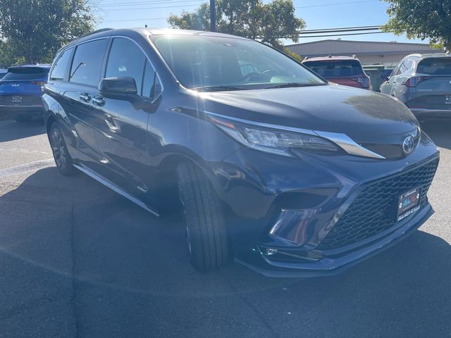 Used 2021 Toyota Sienna XSE w/ XSE Plus Package FWD image 7