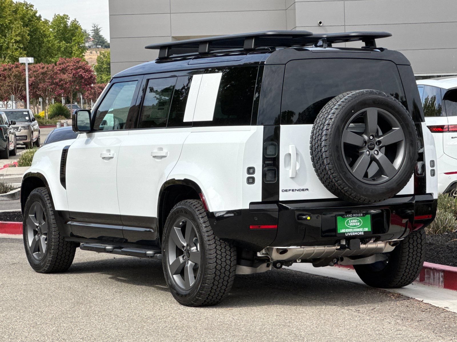 New 2026 Land Rover Defender 110 X-Dynamic SE AWD/4WD image 4