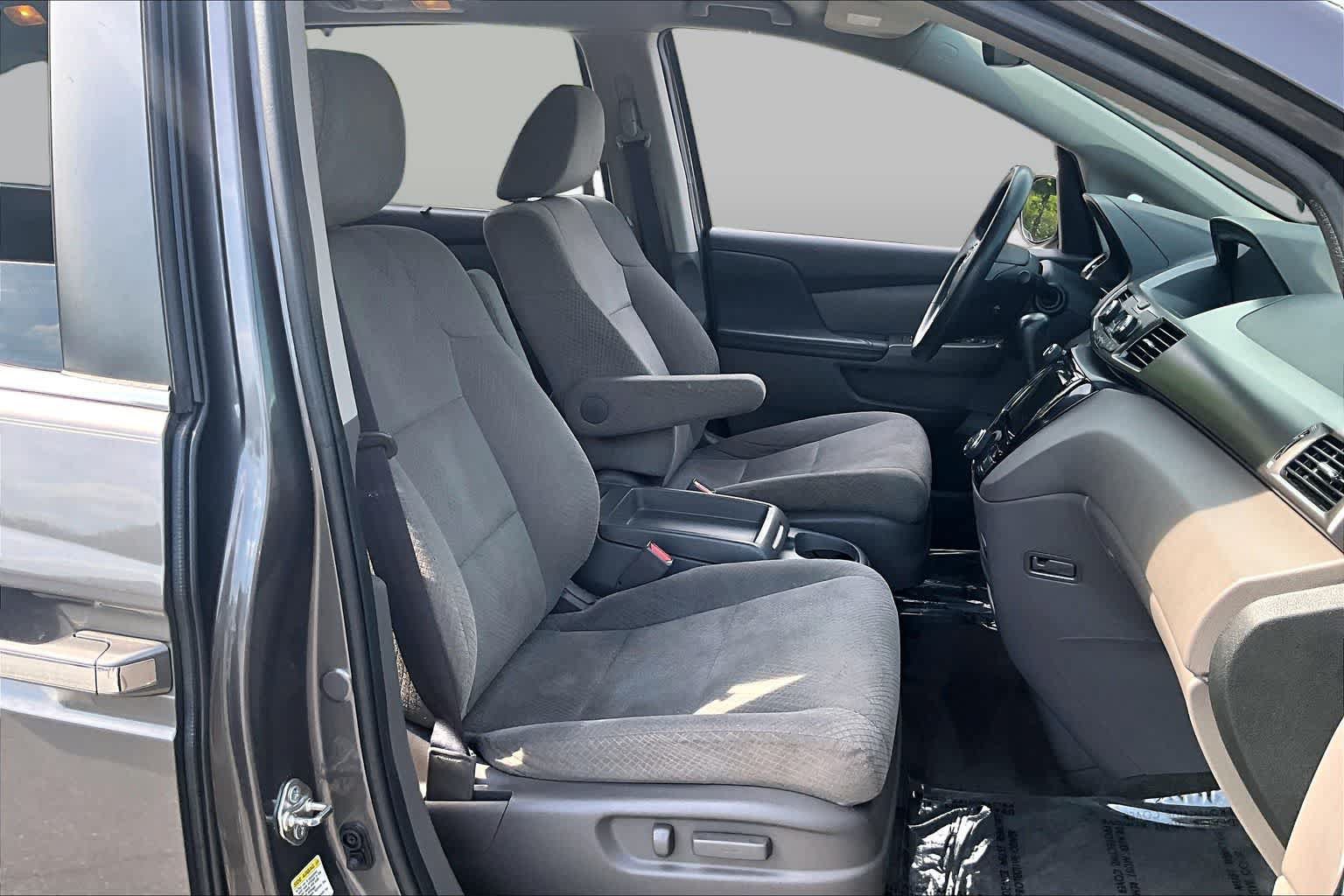 Used 2016 Honda Odyssey SE image 9