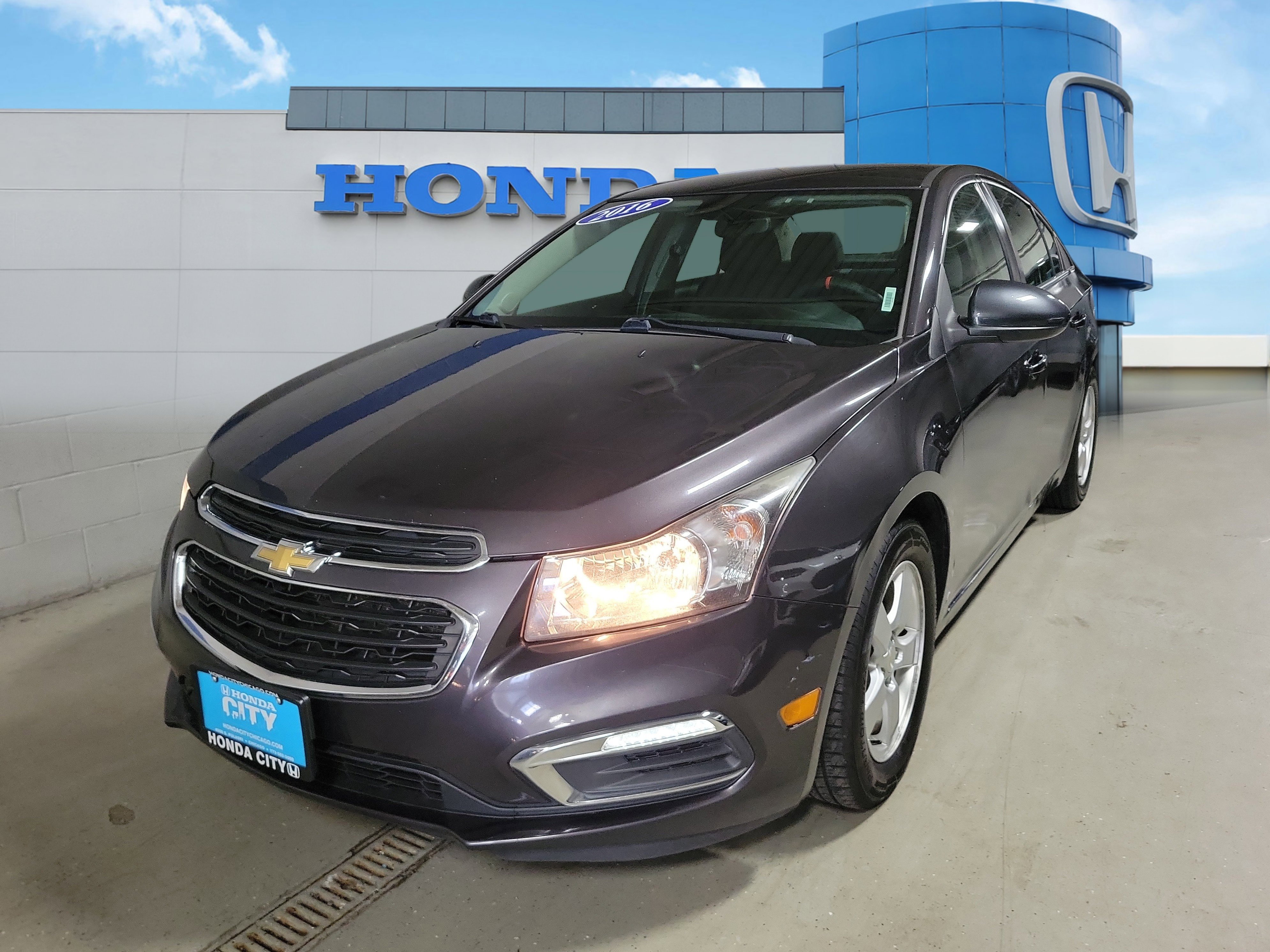 Used 2016 Chevrolet Cruze LT image 2