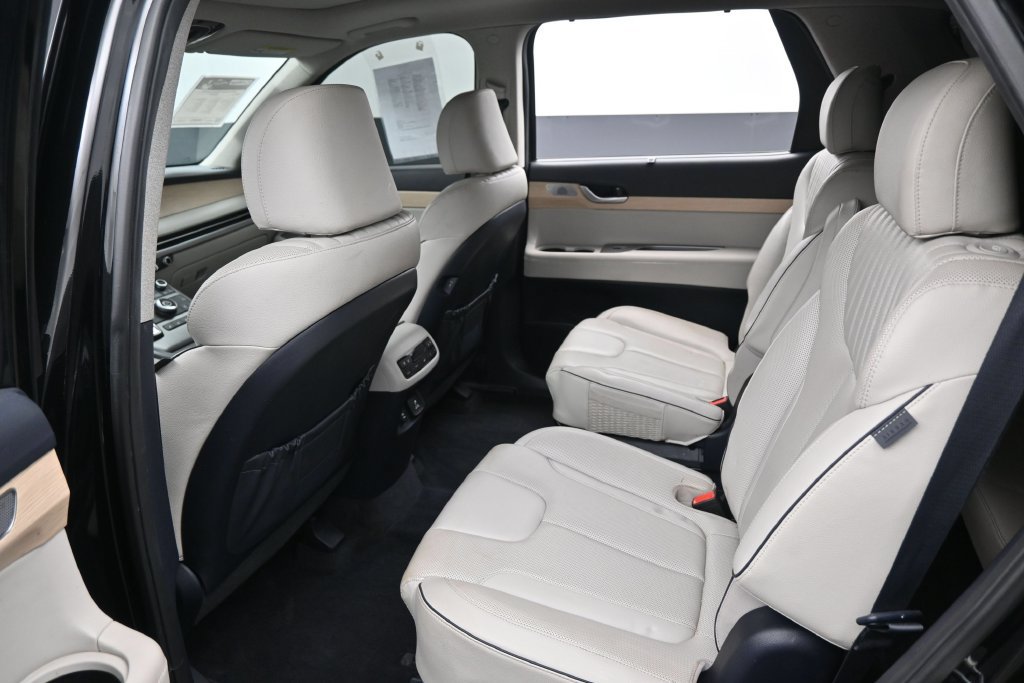Used 2023 Hyundai Palisade Limited w/ Cargo Package FWD image 30