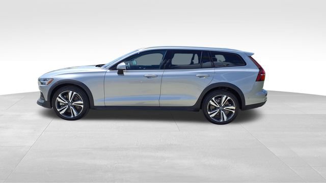 Certified 2025 Volvo V60 B5 Cross Country Plus AWD/4WD image 5