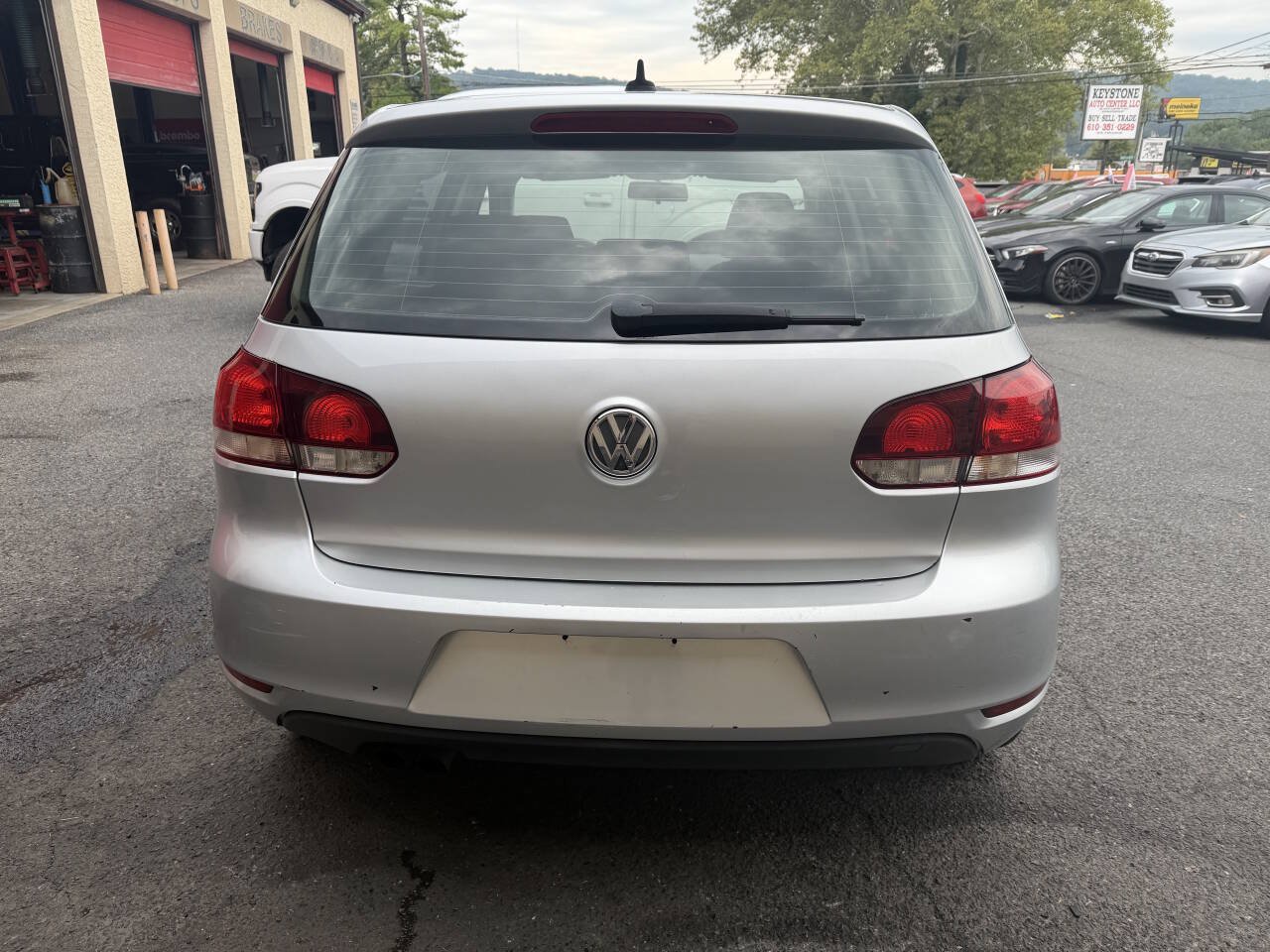 Used 2014 Volkswagen Golf 4-Door FWD image 5