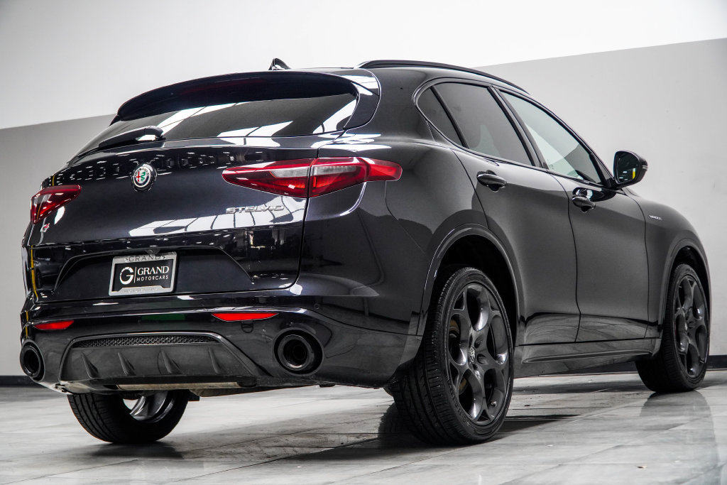 Used 2023 Alfa Romeo Stelvio Veloce AWD/4WD image 18