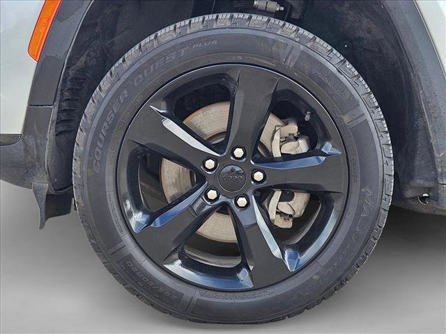 Used 2023 Jeep Grand Cherokee L Laredo image 25