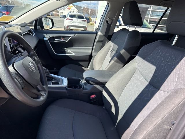 Used 2025 Toyota RAV4 XLE image 25