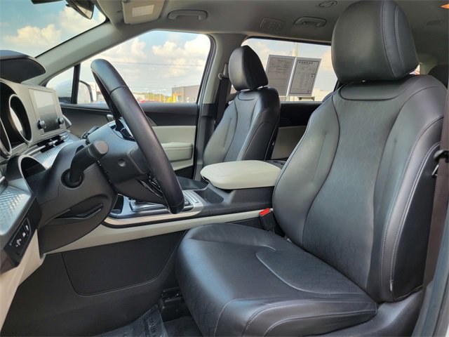 Used 2023 Kia Carnival LX image 20