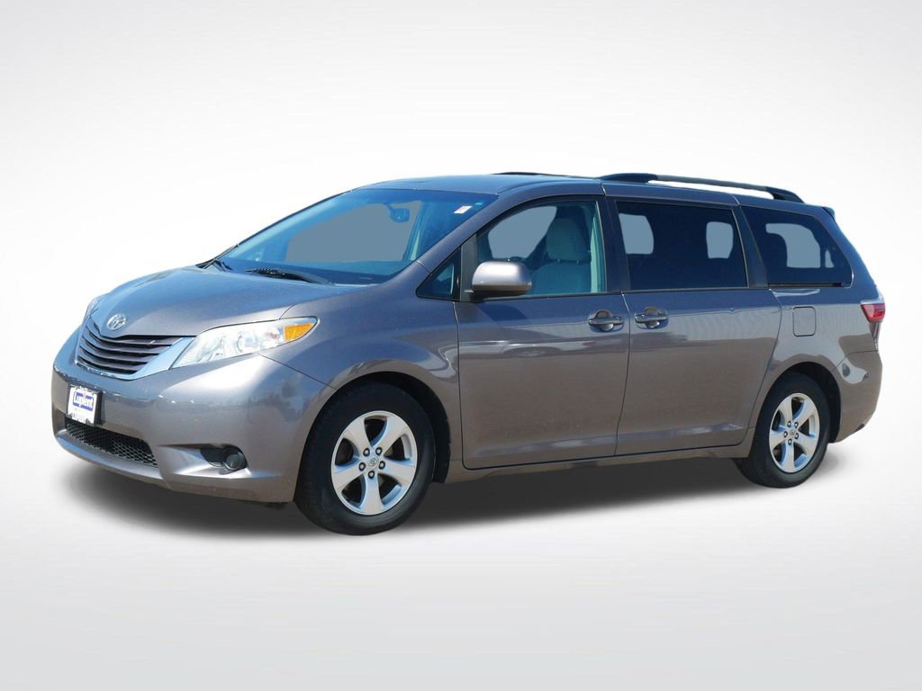 Used 2015 Toyota Sienna LE image 8
