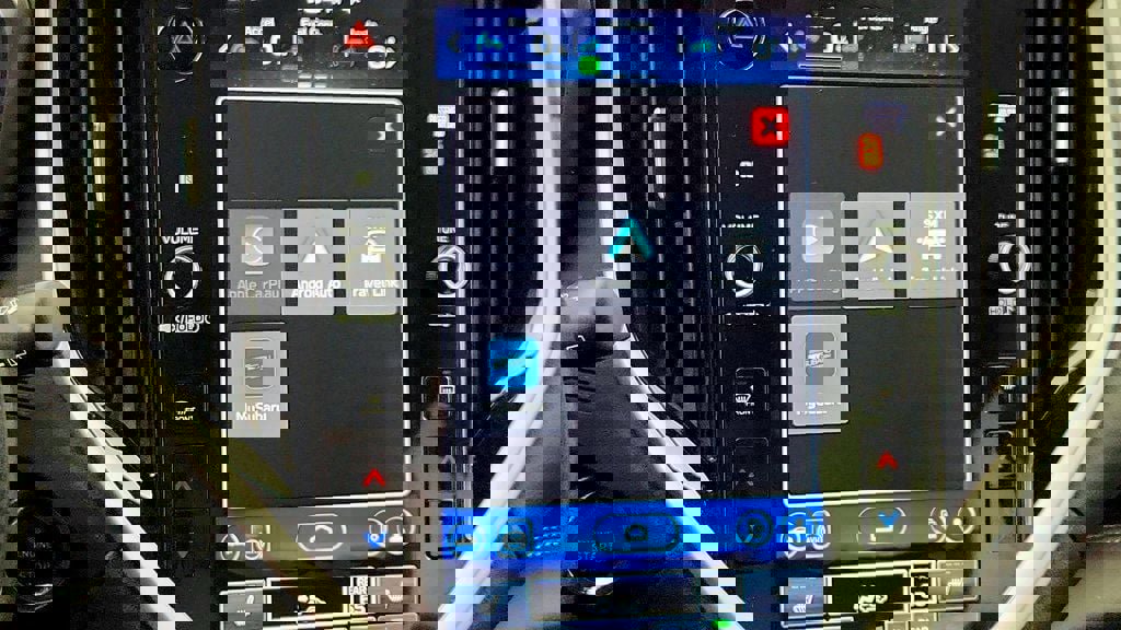 Used 2023 Subaru Ascent Limited AWD/4WD image 34