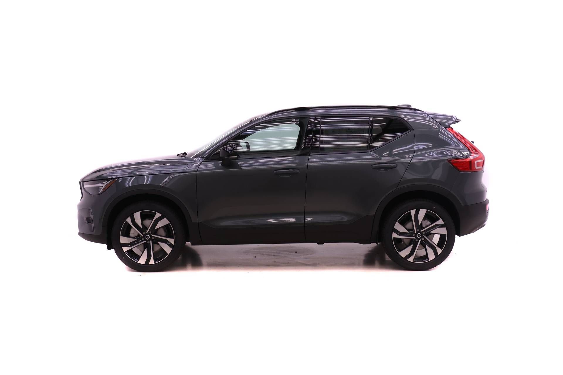 New 2026 Volvo XC40 B5 Ultra w/ Climate Package AWD/4WD image 3