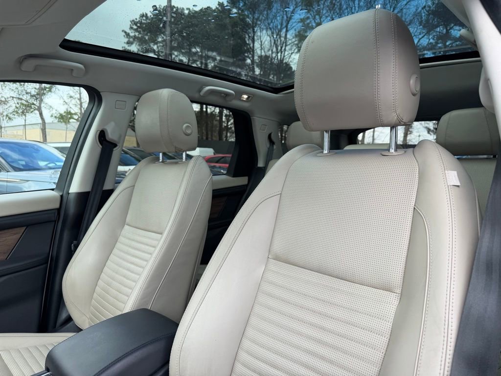 Used 2020 Land Rover Discovery Sport SE image 11