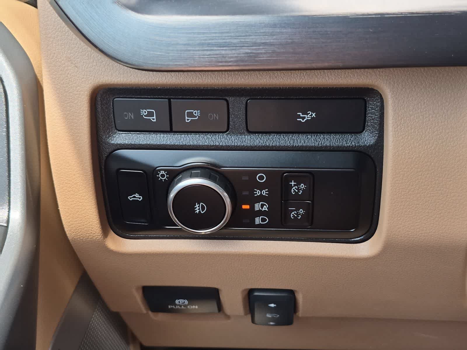 Used 2023 Ford F350 Lariat w/ Lariat Ultimate Package AWD/4WD image 28