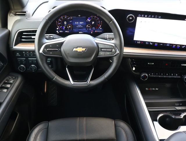 Used 2025 Chevrolet Suburban High Country image 10