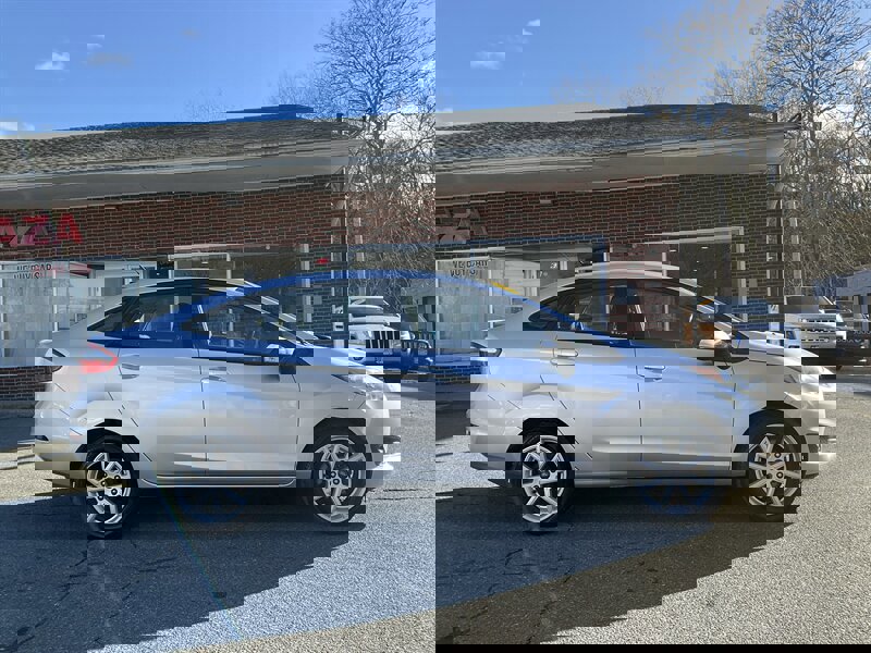 Used 2016 Ford Fiesta SE w/ Equipment Group 201A image 4