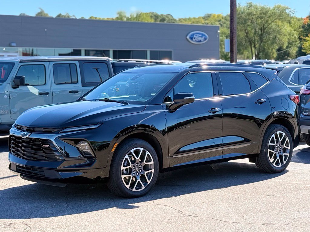 Used 2025 Chevrolet Blazer RS FWD image 36