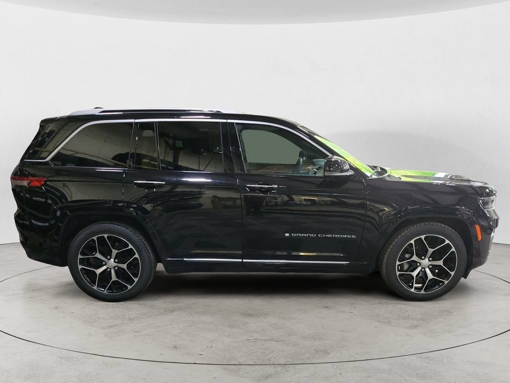 Used 2023 Jeep Grand Cherokee Summit AWD/4WD image 6
