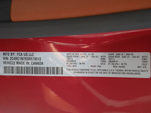 Used 2025 Chrysler Pacifica Pinnacle FWD image 32