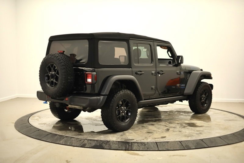 Used 2024 Jeep Wrangler Unlimited image 3