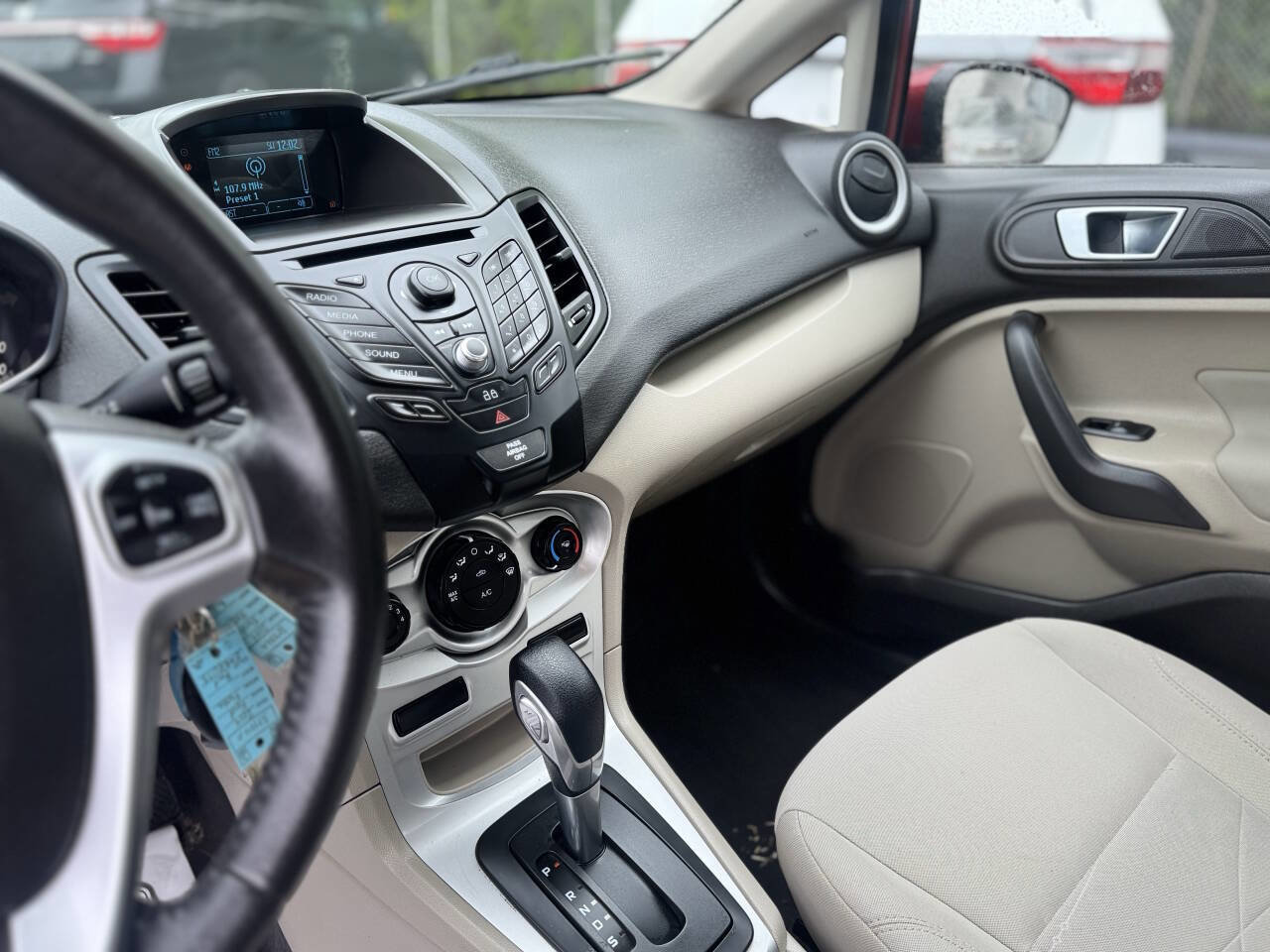 Used 2014 Ford Fiesta SE image 16