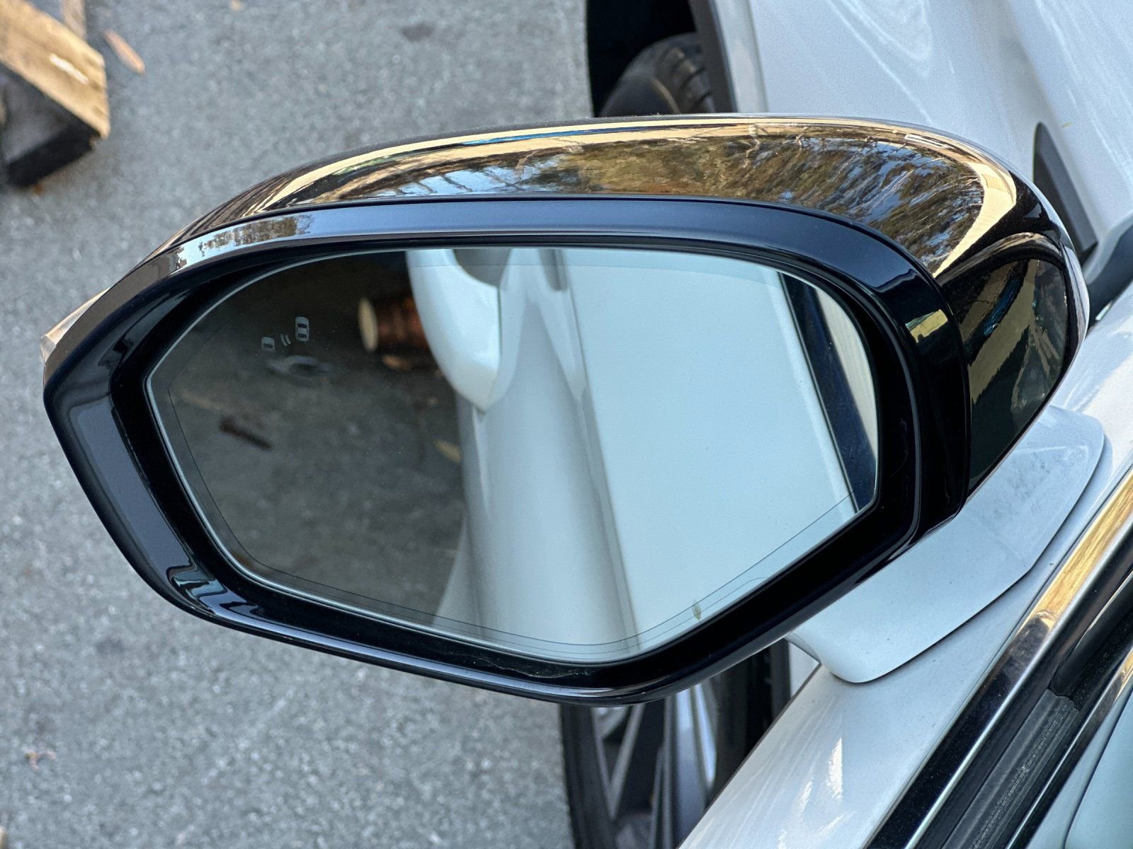 Used 2023 Lincoln Corsair FWD w/ Equipment Group 101A image 33