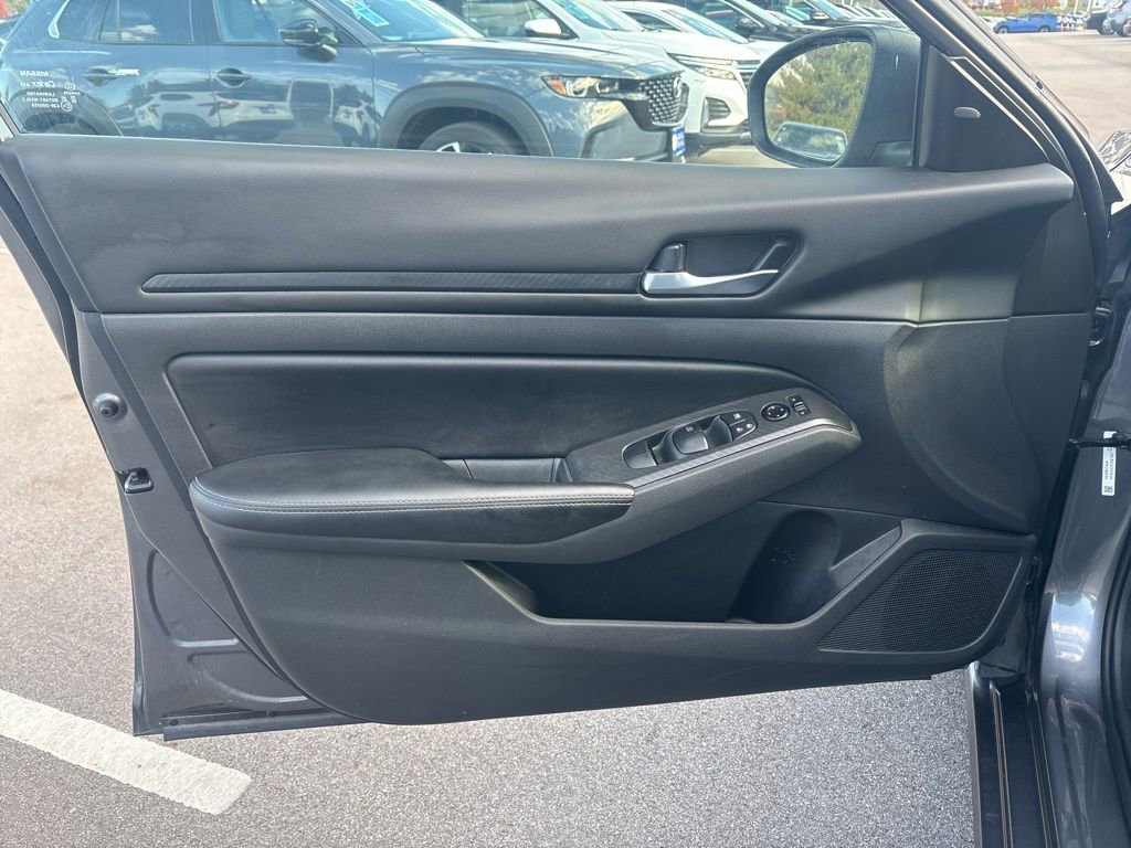 Used 2024 Nissan Altima 2.5 SV image 15