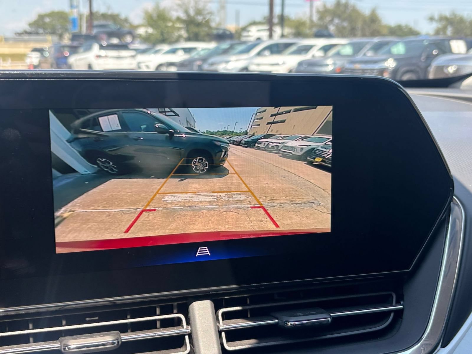 Used 2025 Chevrolet Trax LT FWD image 18