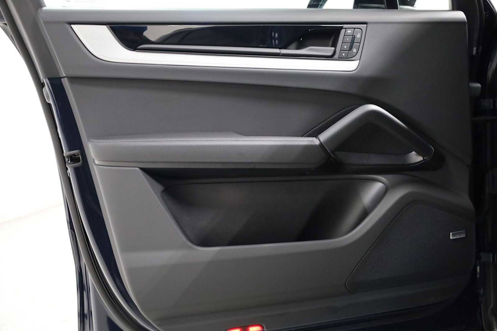 Certified 2025 Porsche Cayenne image 16