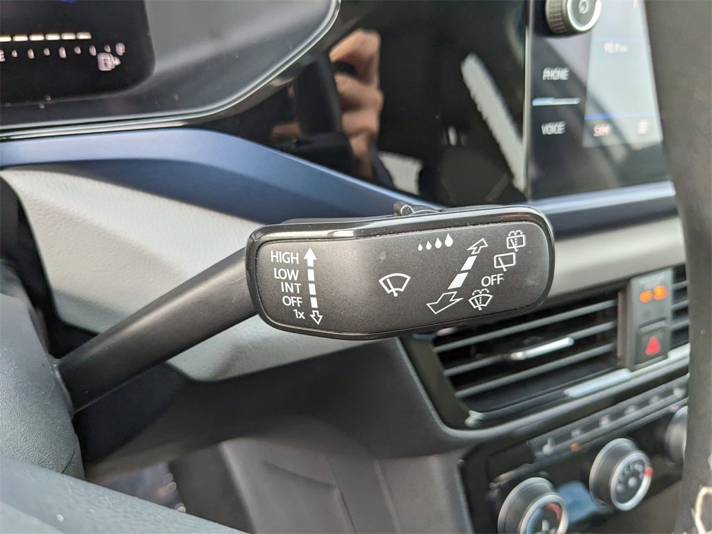 Certified 2023 Volkswagen Taos SE w/ Panoramic Sunroof Package image 35