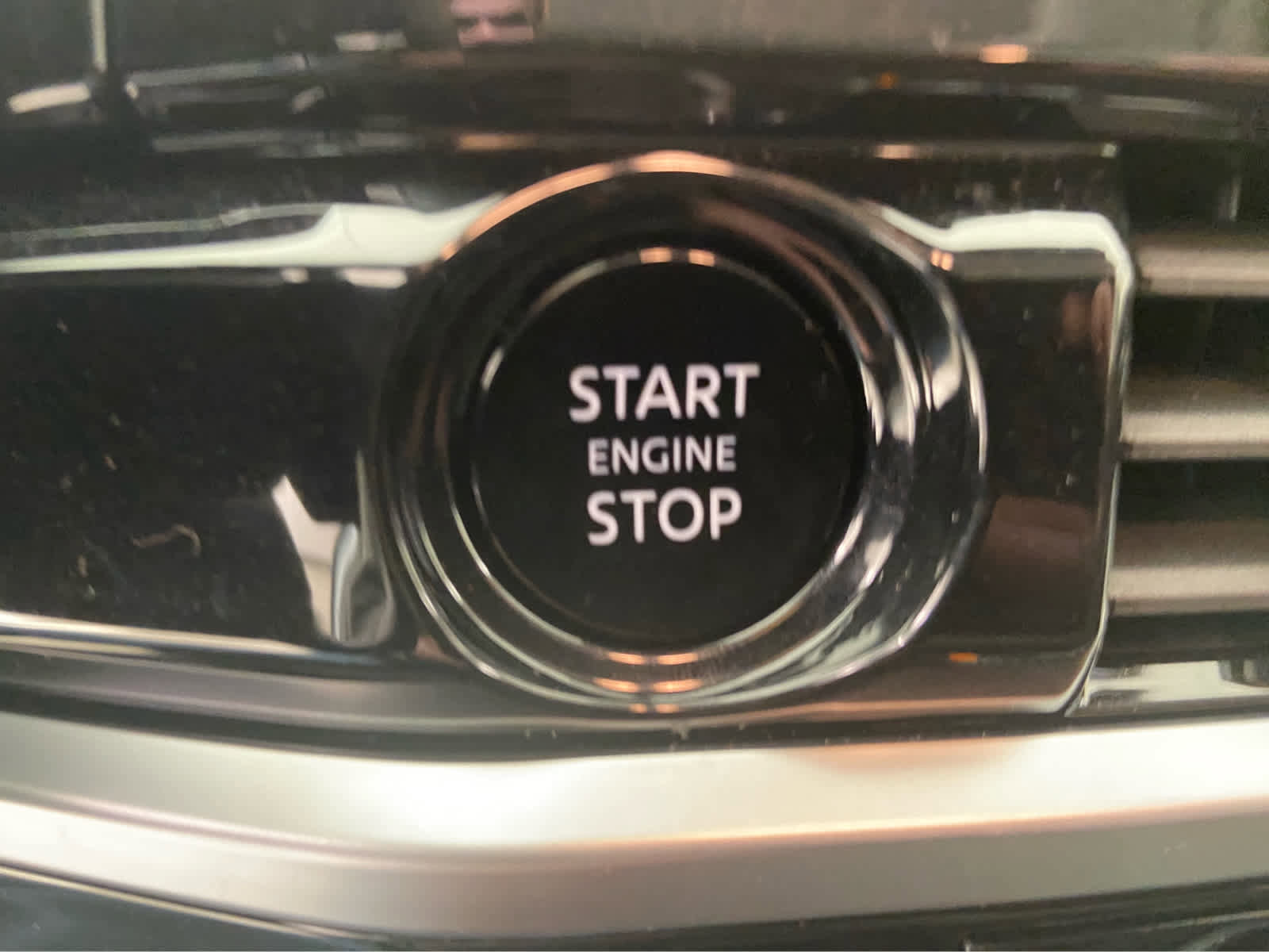 Used 2025 Nissan Pathfinder Platinum w/ Cargo Package image 39