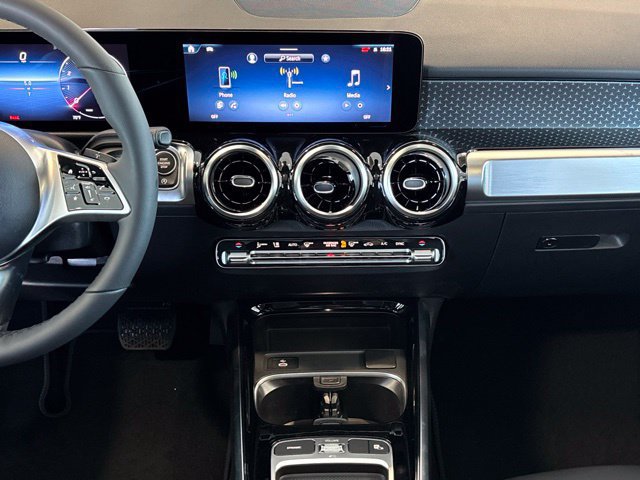 New 2026 Mercedes-Benz GLB 250 4MATIC image 16