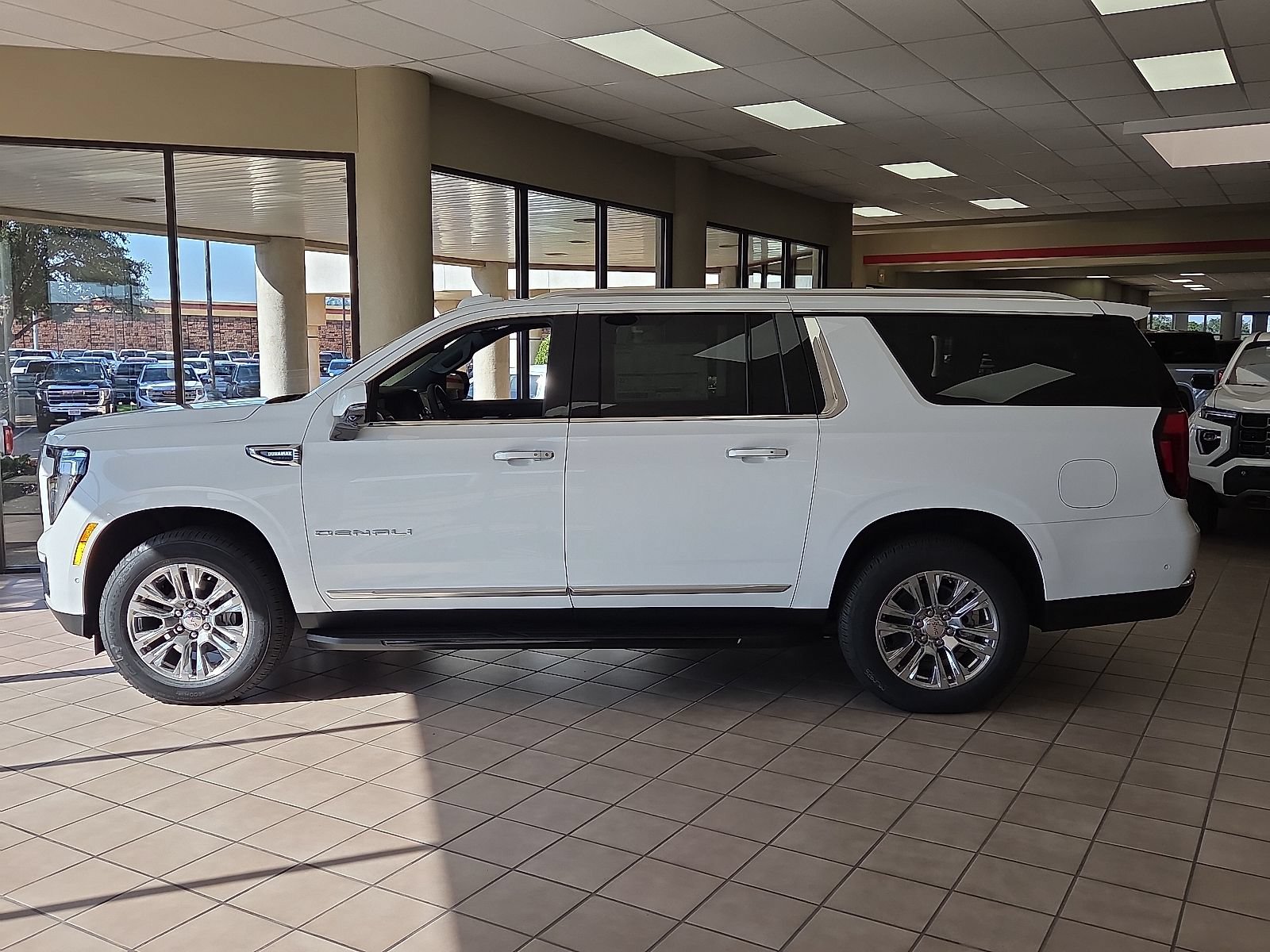 New 2026 GMC Yukon XL Denali w/ Advanced Technology Package AWD/4WD image 2