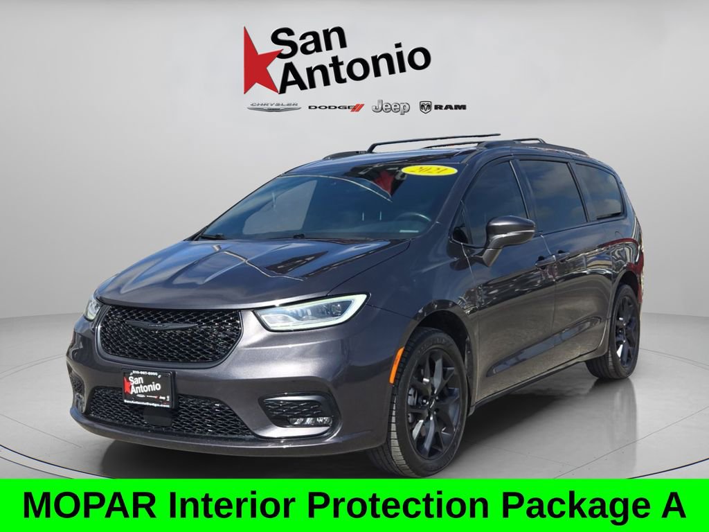 Used 2021 Chrysler Pacifica Touring w/ Uconnect Theater Family Group image 4