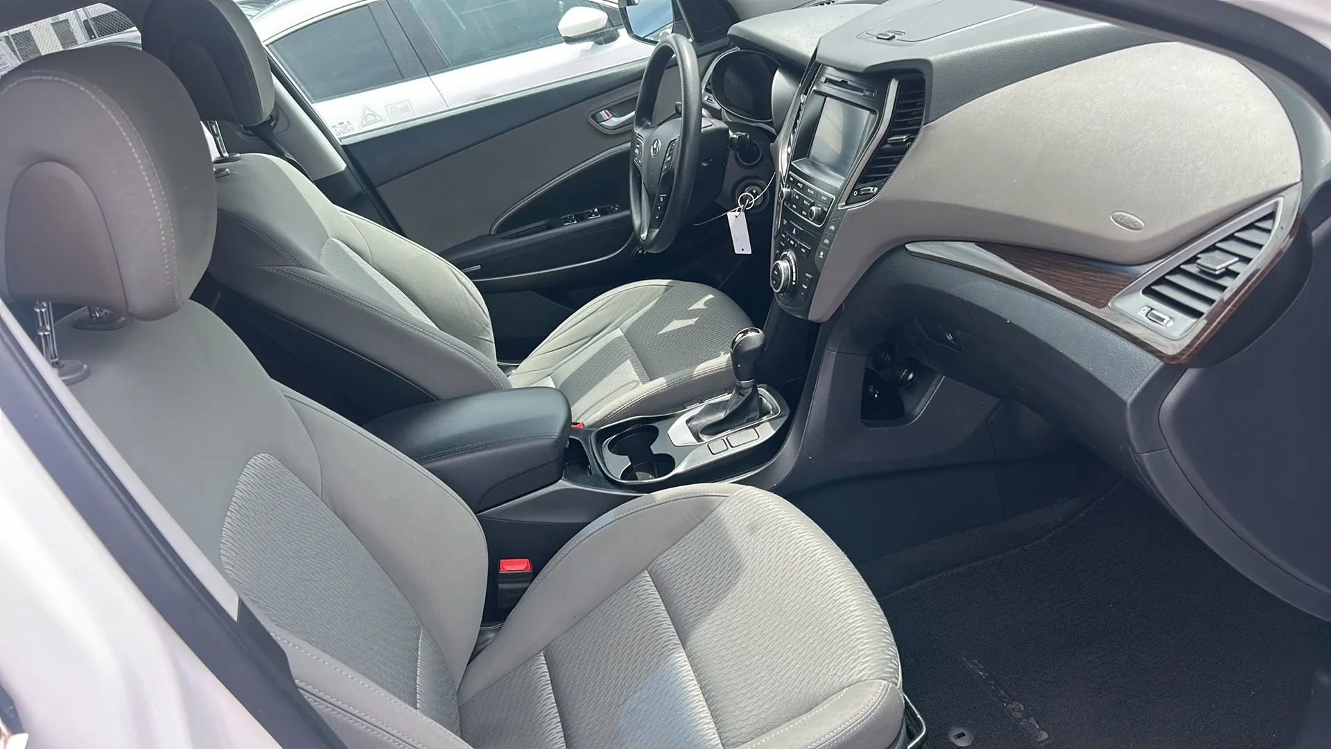 Used 2018 Hyundai Santa Fe SE AWD/4WD image 18